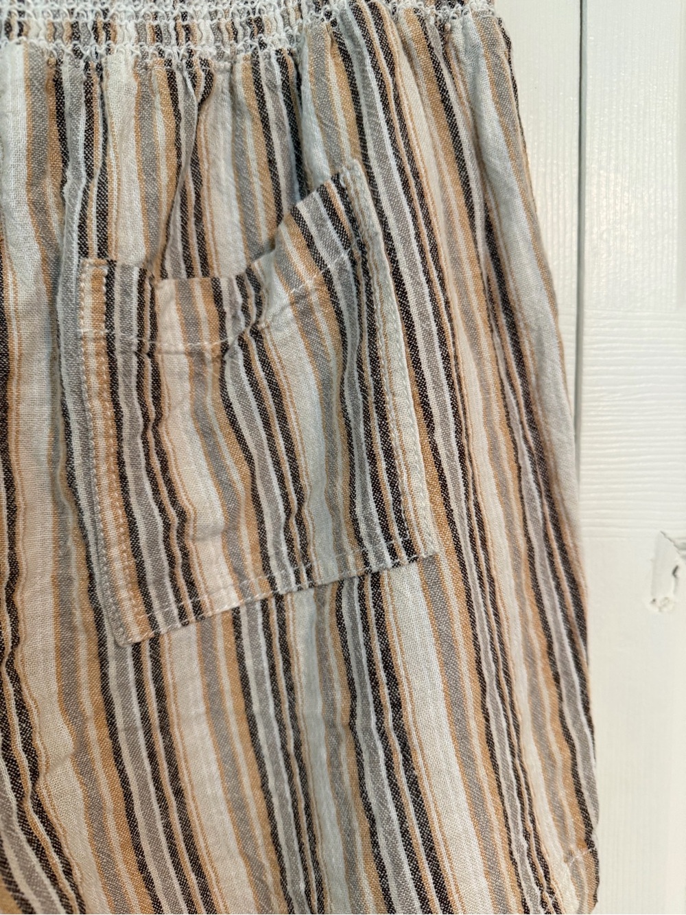 Briggs New York High-Waist Striped Shorts in Beige & Brown - Picture 6 of 8